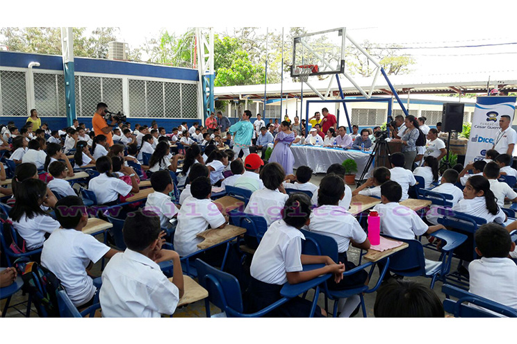 Empresarios Sandinistas Entregan Pupitres Al Colegio De Septiembre