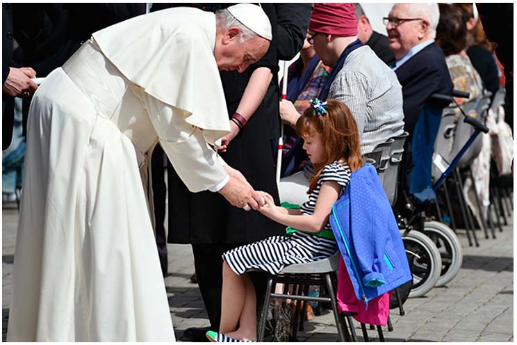 Lizzy Myers, la bimba di 6 anni che vuole incontrare il Papa prima di  diventare cieca - ZENIT - Italiano