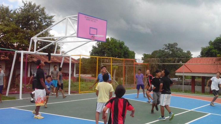 Remodelan cancha multideportiva del Carlos Núñez en León