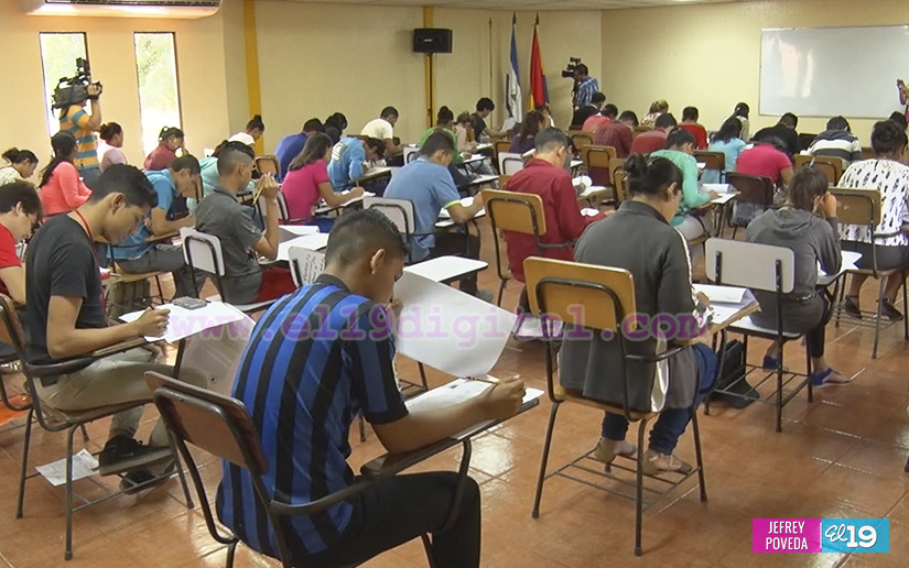 Miles en busca del sueño de estudiar una carrera universitaria