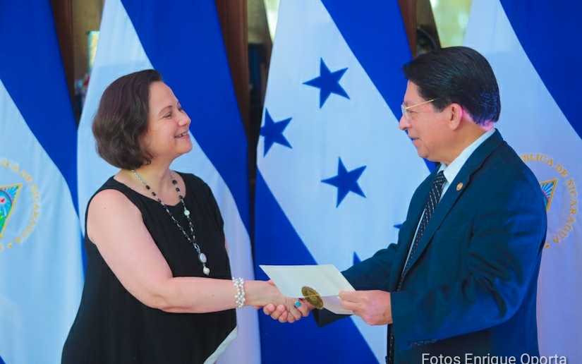 Gobierno De Nicaragua Recibe Copias De Estilo De Embajadora De Honduras