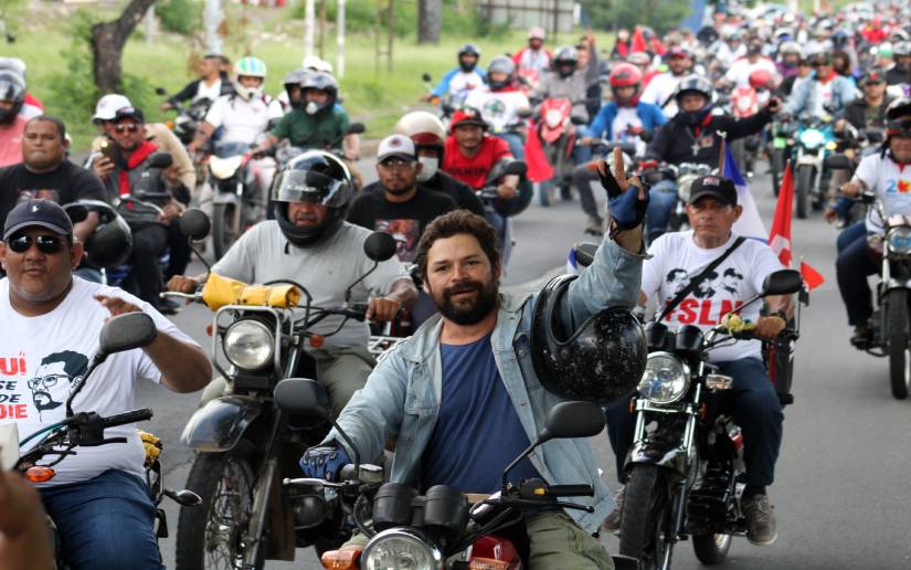 Caravana de motorizados recorre Managua en saludo a Octubre Victorioso