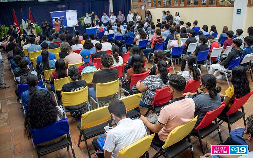 Mil Estudiantes Iniciaron Clases En La Unan Managua