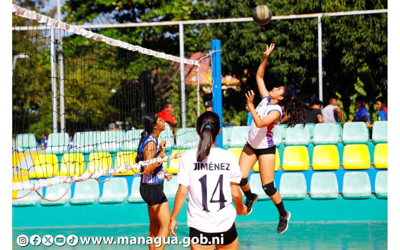 Realizan Torneo Relámpago Mini de Voleibol en el Parque Luis Alfonso