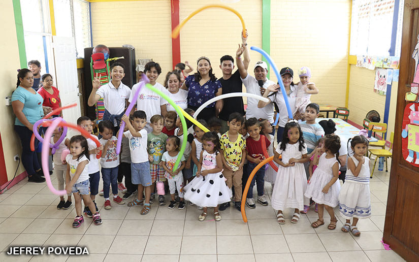 Promotor A Solidaria Lleva Alegr A Y Bailes A Ni Os Y Ni As Del Cdi De