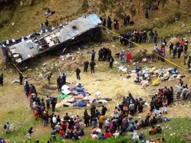 Cae Un Autobús A Abismo En Sur De Perú: 20 Muertos