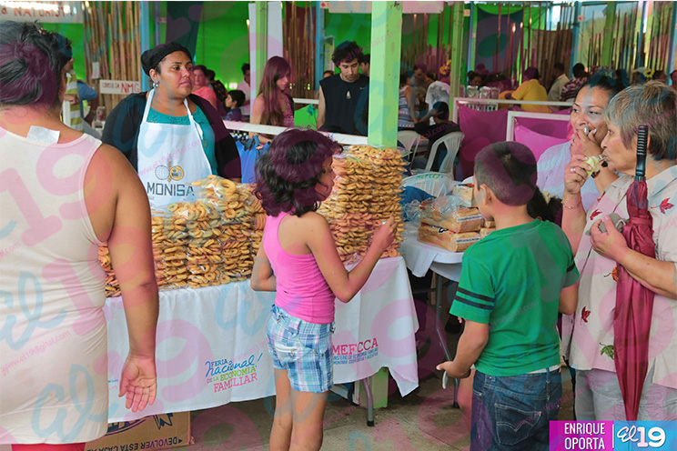 Familias Nicarag Enses Aprovechan Fin De Semana Largo Para Asistir A La