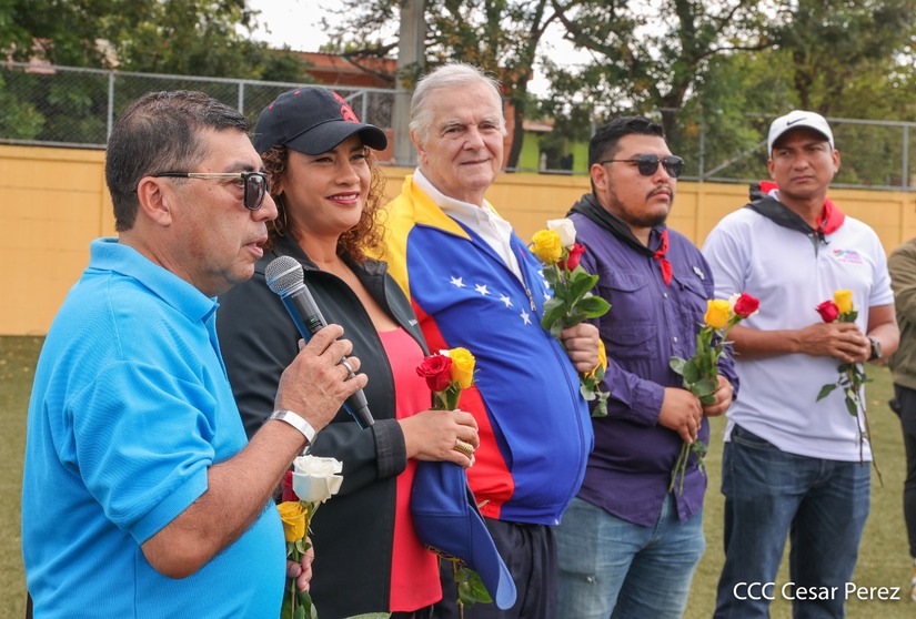 Eque Os Deportistas Rinden Homenaje Al Comandante Hugo Ch Vez