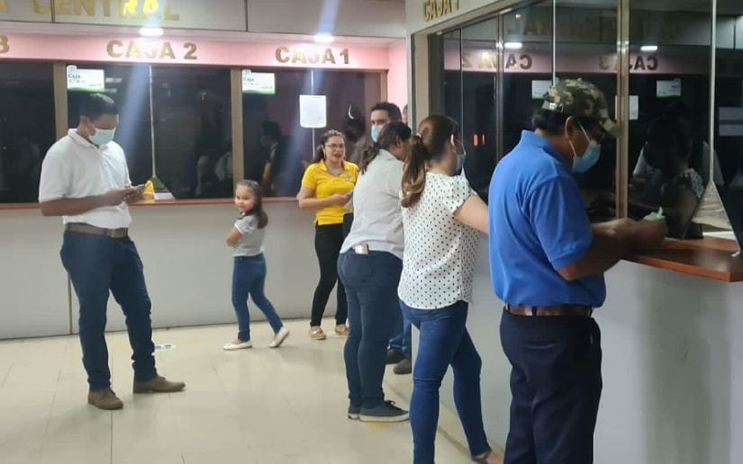 Trabajadores De La Salud Reciben Pago Adelantado Del Mes De Julio