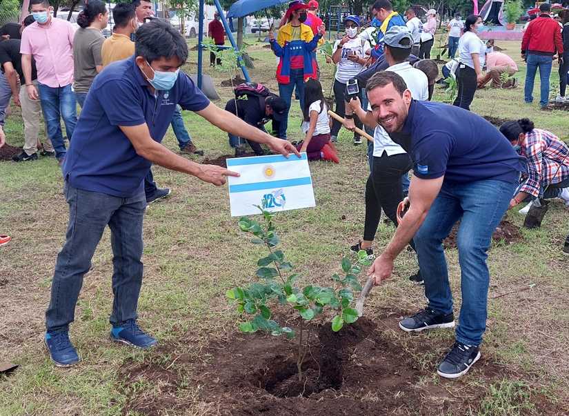 Nicaragua conmemora aniversario de la OPS con la siembra de 120 árboles