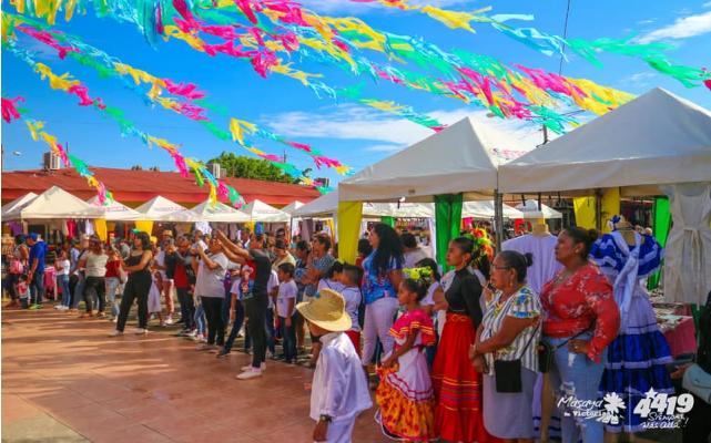 As Se Desarroll El Primer Festival Y Certamen De Cotonas Batas Y