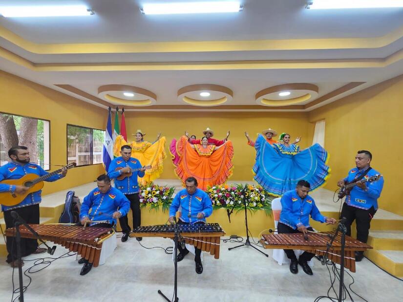 Fotos Inauguran Casa de Cultura y Creatividad Enrique Peña