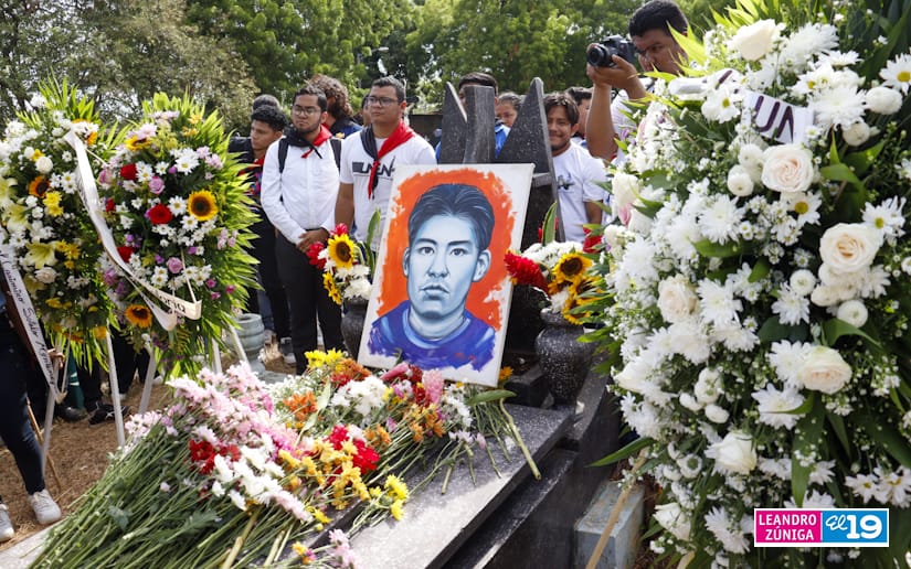 Universitarios De Nicaragua Rinden Homenaje Al H Roe Y M Rtir Del