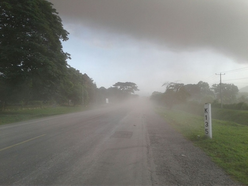 Volcán San Cristóbal expulsa gases y cenizas
