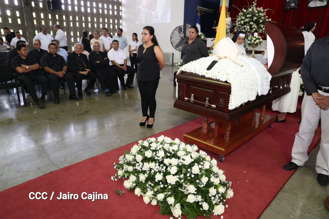 2pac funeral open casket