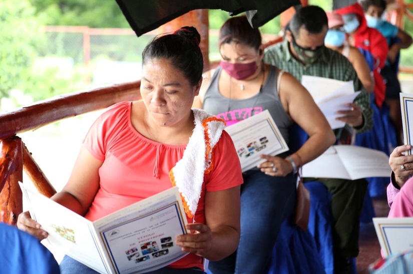 Gobierno de Nicaragua entrega títulos de propiedad a familias del municipio  de Mateare