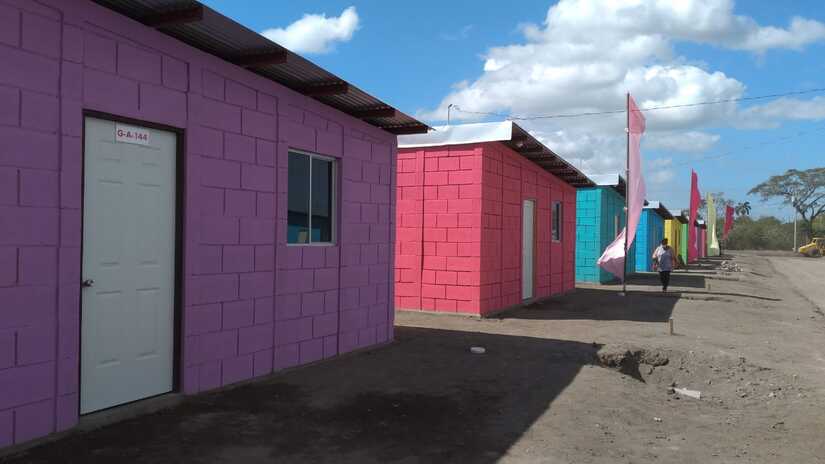 Gobierno de Nicaragua entrega 100 viviendas nuevas en la urbanización Flor  de Pino