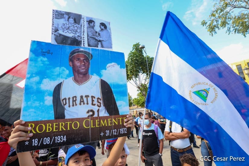 Tributo al beisbolista Roberto Clemente a 49 años de su paso a la