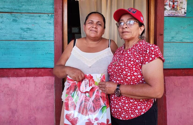 Muestras de amor a madres de héroes y mártires de Bonanza y Siuna