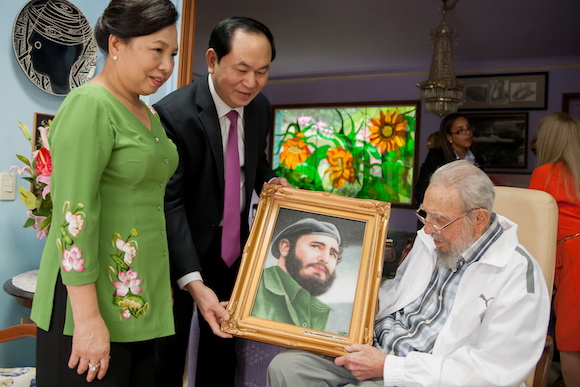 Comandante Fidel recibe al presidente de Vietnam