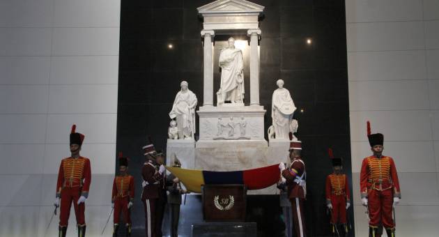 Presidente De Venezuela Rinde Honores Al Libertador Simón Bolívar