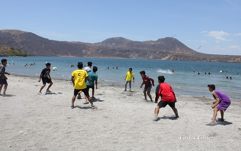 Laguna de Xiloá acoge a familias de Managua en esta Semana Santa