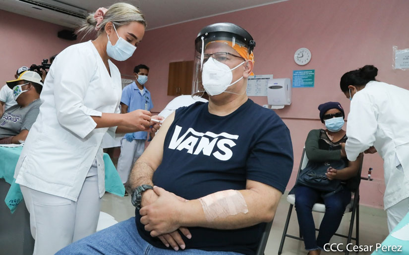 Aplican Segunda Dosis A Primer Grupo De Pacientes En El Hospital Lenín