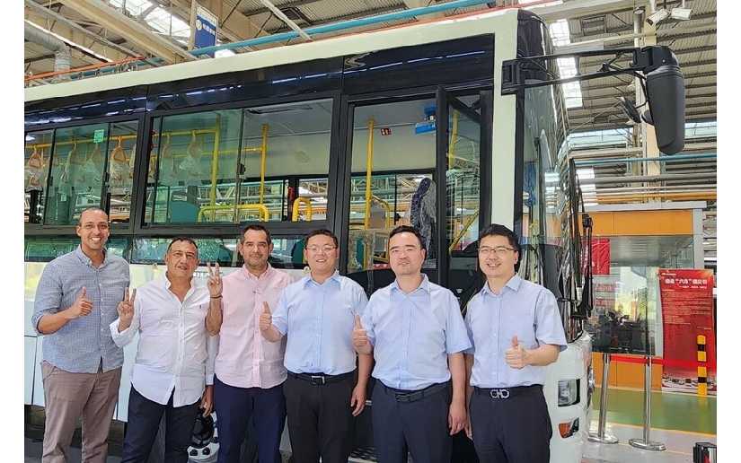 Misión Diplomática de Nicaragua en Beijing visita Fábrica de Autobuses YUTONG 