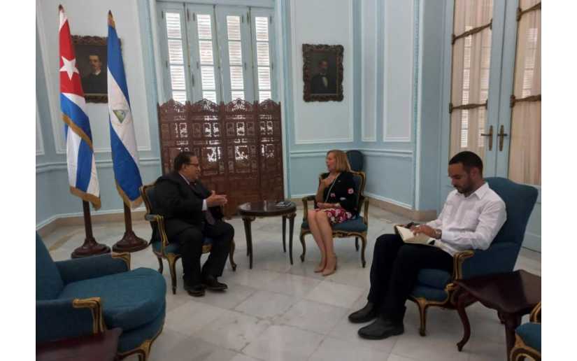 Compañero Orlando José Gómez Zamora presentó Copias de Estilo en Cuba