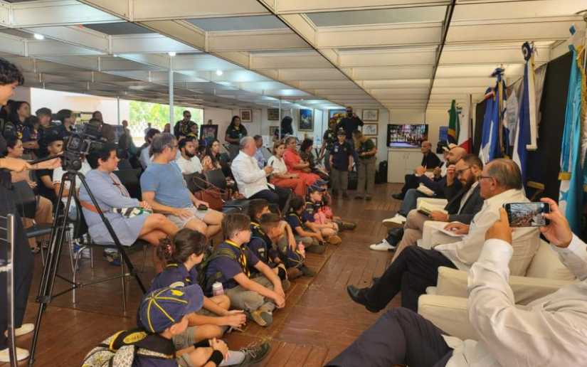 Embajador Gadiel Arce participó en la 37 Feria del Libro de Brasilia