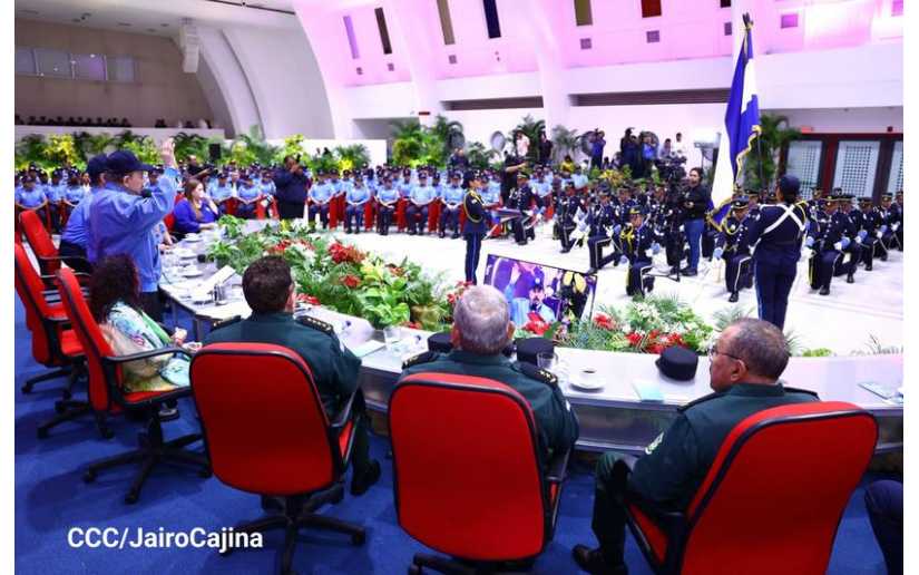 Presidente Daniel y Compañera Rosario presiden Promoción de Cadetes de la Policía Nacional 