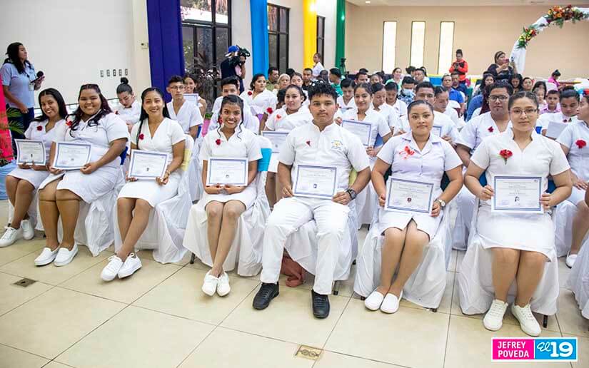 Compañera Rosario Murillo: Felicitamos a las auxiliares de enfermería en su día 