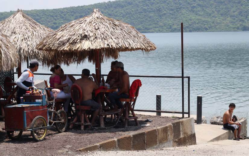 Refrescante fin de semana en familia en la laguna de Xiloá