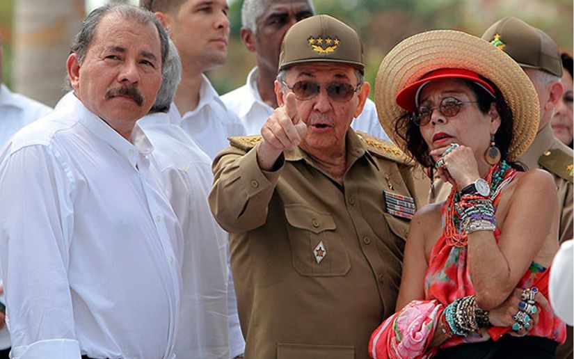 Comandante Daniel y Compañera Rosario felicitan al Comandante Raúl Castro al celebrar su 93 Cumpleaños