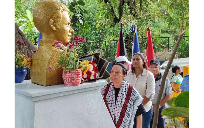 (+Fotos) Heroína Leila Khaled visita el mausoleo y busto del Compañero Patricio Argüello Ryan