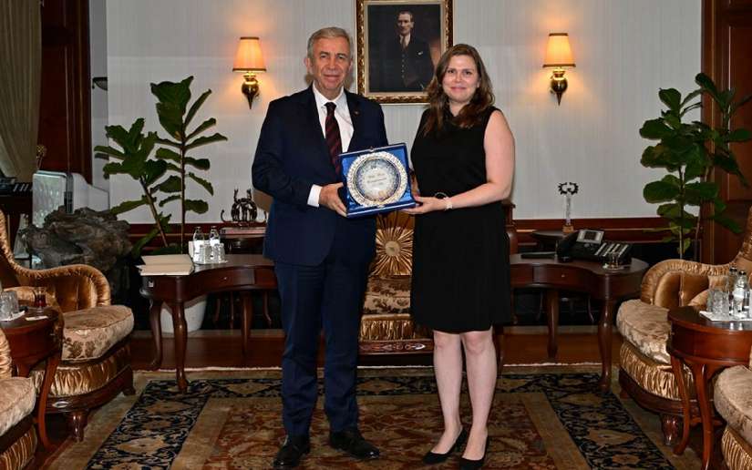 Compañera Tatiana García Silva realizó una visita de cortesía al alcalde de la ciudad de Ankara