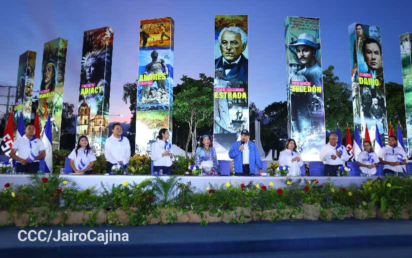 Presidente Daniel Ortega y Compañera Rosario reciben la Antorcha de la Unión Centroamericana