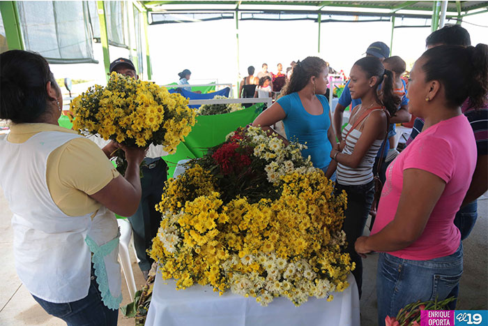 Realizan Feria de las Flores de cara al Día de los Fieles Difuntos