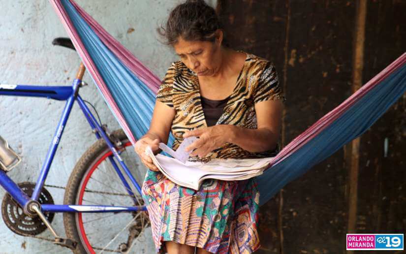 Esta es la historia de Joel que nació ciego, pero aprendió a leer ...